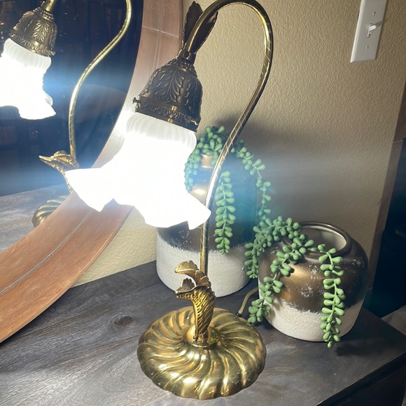 VTG Gooseneck Lamp Brass with Leaves - Picture 4 of 9